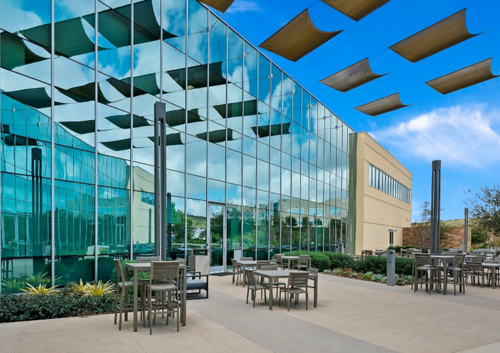 OP_IonisCampus_ExteriorPatio_2830WhiptailLoop_SanDiego_CA_PHO.png