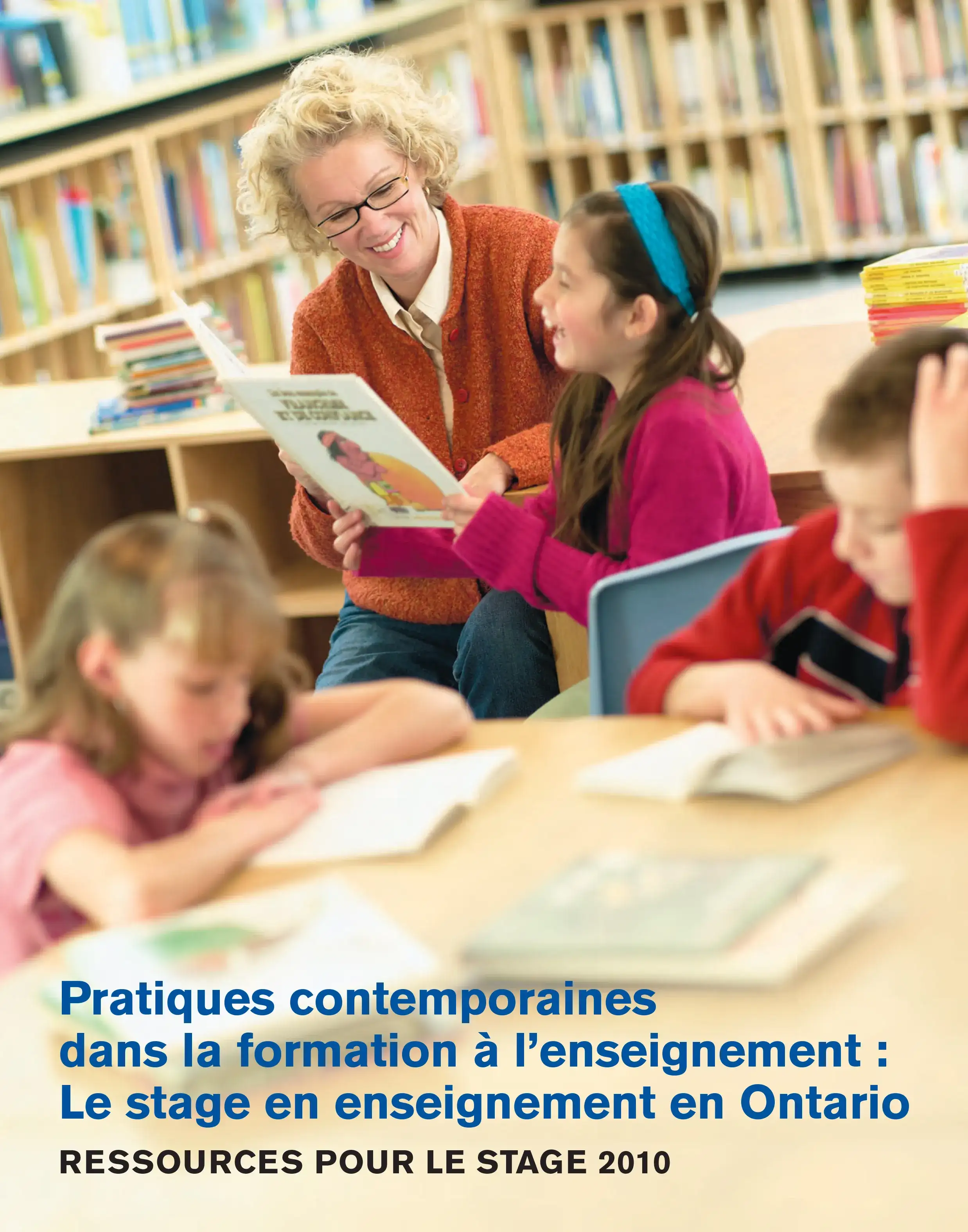 Couverture de Pratiques contemporaines dans la formation à l’enseignement : Le stage en enseignement en Ontario.